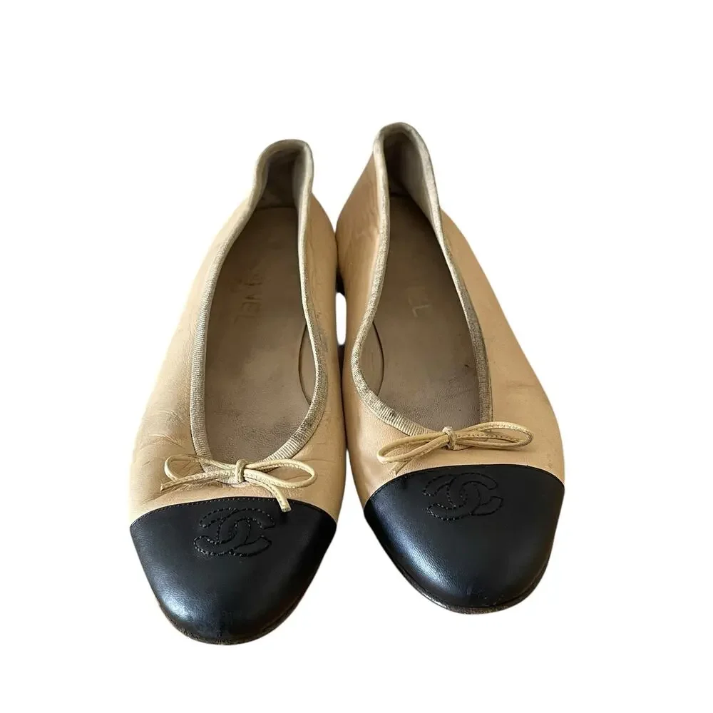 CHANEL Beige Black Cap Toe Lambskin Ballet Flats Shoes SZ 38.5